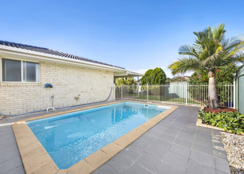 16 Reef Close