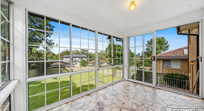 10 Burton Avenue, Northmead NSW 2152