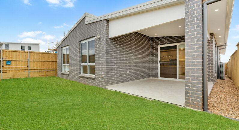 24 Guineas Street, Menangle Park NSW 2563