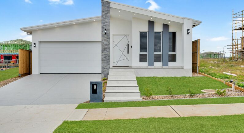 24 Guineas Street, Menangle Park NSW 2563