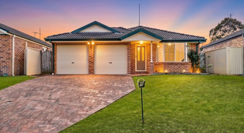 16 Bettong Place, St Helens Park NSW 2560