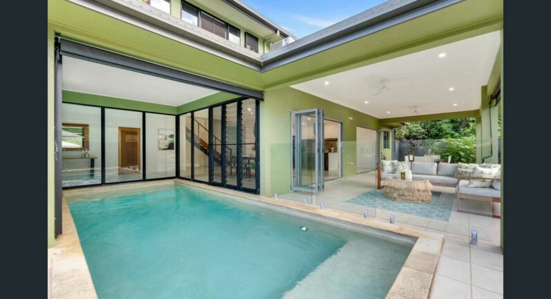 4 Mccoll Close, Redlynch QLD 4870