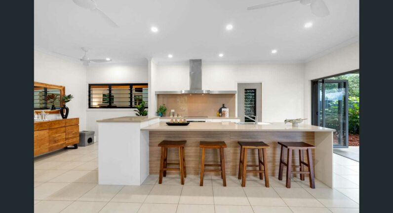 4 Mccoll Close, Redlynch QLD 4870