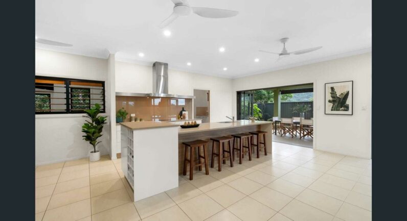 4 Mccoll Close, Redlynch QLD 4870