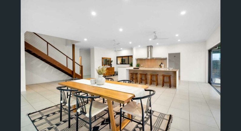 4 Mccoll Close, Redlynch QLD 4870