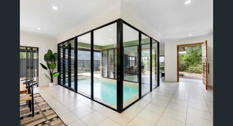 4 Mccoll Close, Redlynch QLD 4870