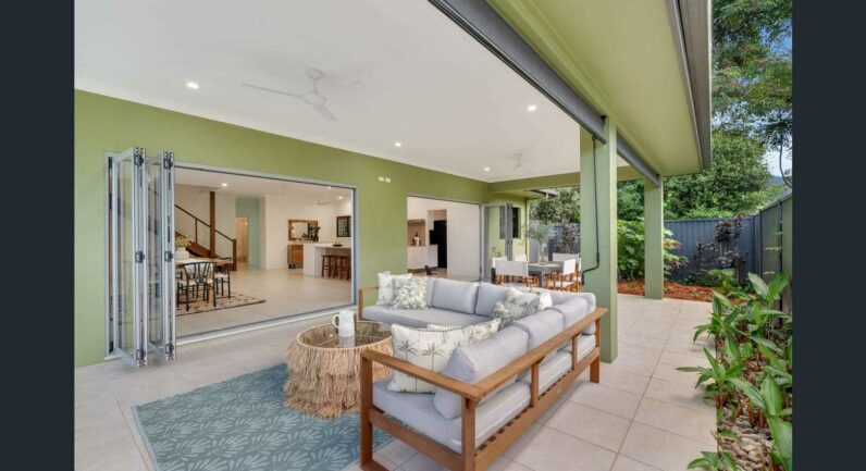 4 Mccoll Close, Redlynch QLD 4870