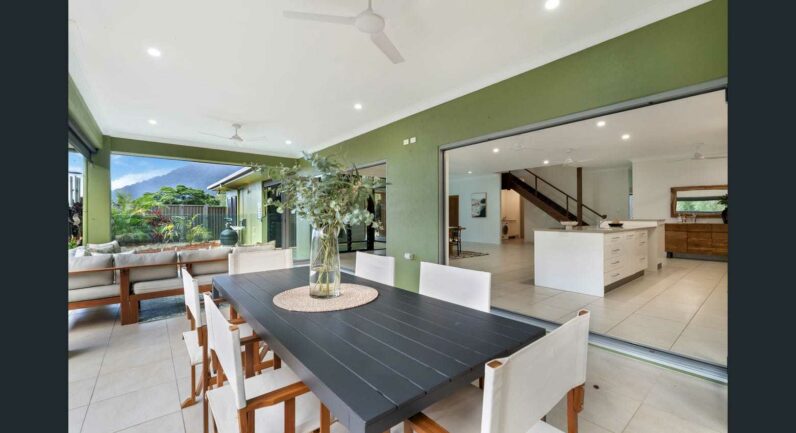 4 Mccoll Close, Redlynch QLD 4870