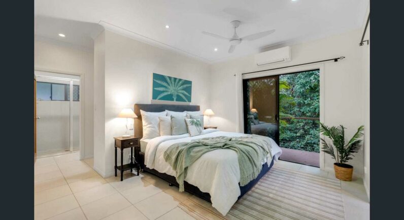 4 Mccoll Close, Redlynch QLD 4870