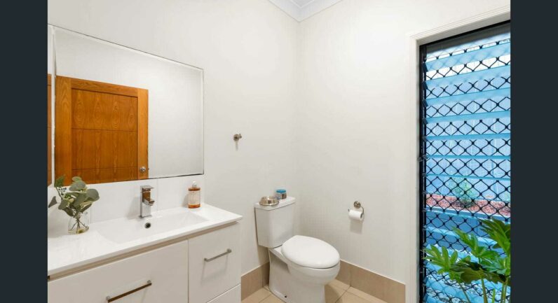 4 Mccoll Close, Redlynch QLD 4870