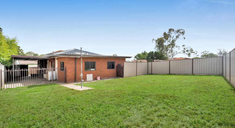 32 Clifford Crescent, Ingleburn NSW 2565