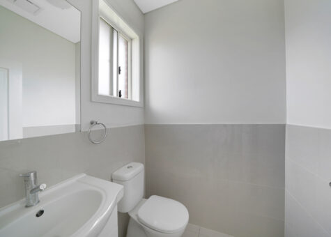 19/221A Waterworth Drive