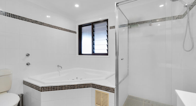 4 Peridot Close, Eagle Vale NSW 2558