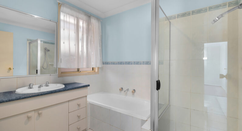 16 William Mannix Avenue, Currans Hill NSW 2567