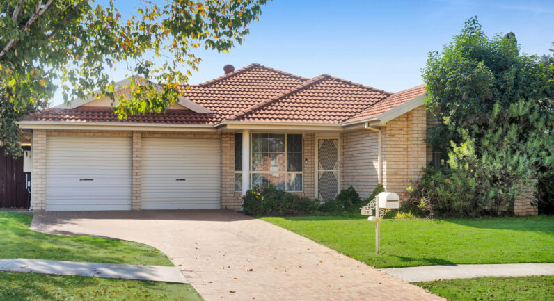 16 William Mannix Avenue, Currans Hill NSW 2567