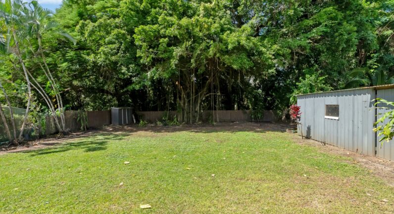 105 Machan Street, Machans Beach QLD 4878