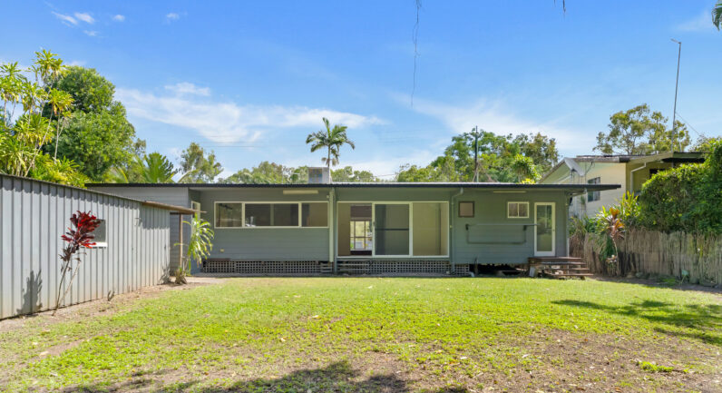 105 Machan Street, Machans Beach QLD 4878