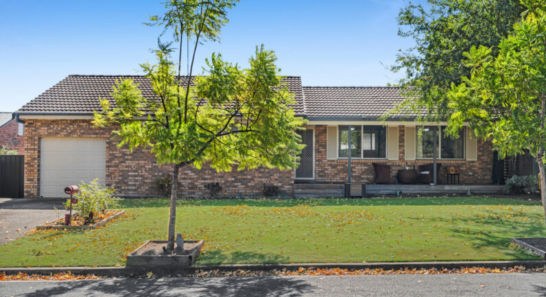 13 & 13a Dawson Avenue, Camden South NSW 2570