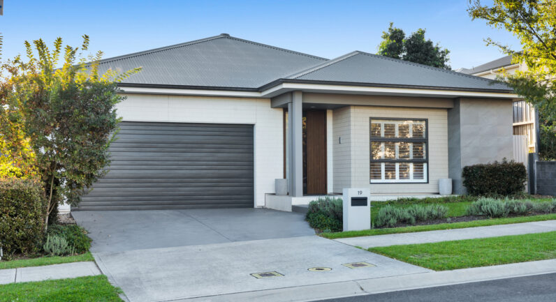19 Rymill Crescent, Gledswood Hills NSW 2557