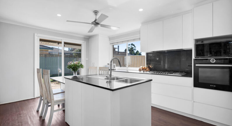 43 Oswald Crescent, Rosemeadow NSW 2560