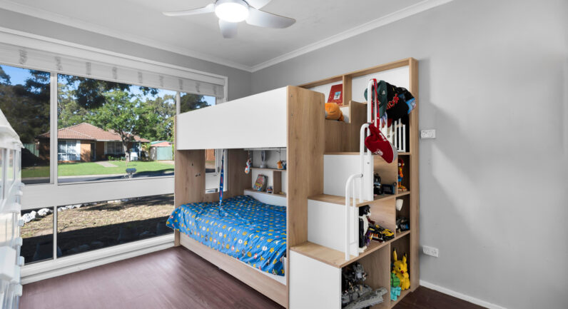 43 Oswald Crescent, Rosemeadow NSW 2560