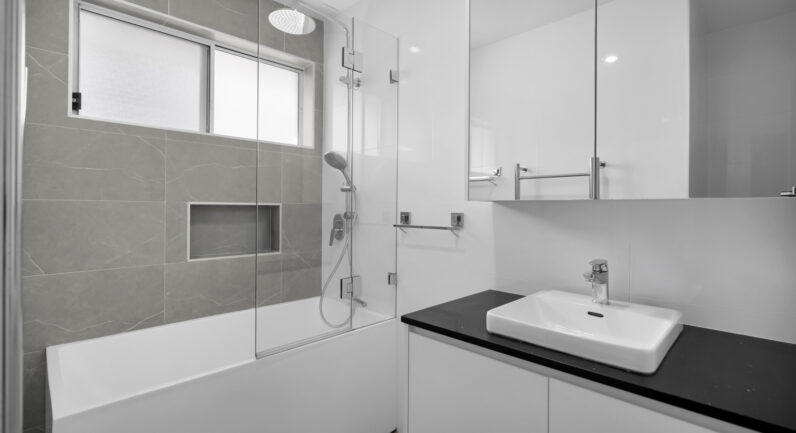43 Oswald Crescent, Rosemeadow NSW 2560