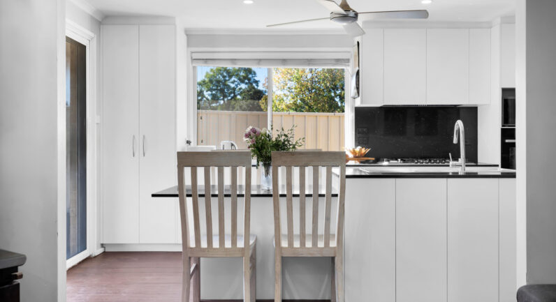43 Oswald Crescent, Rosemeadow NSW 2560