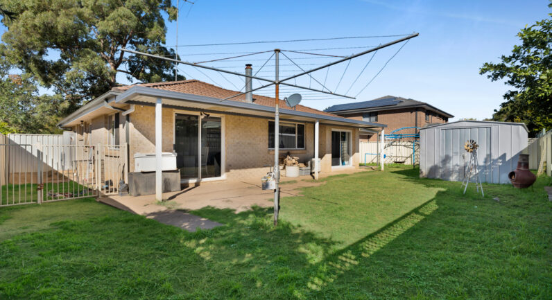 43 Oswald Crescent, Rosemeadow NSW 2560