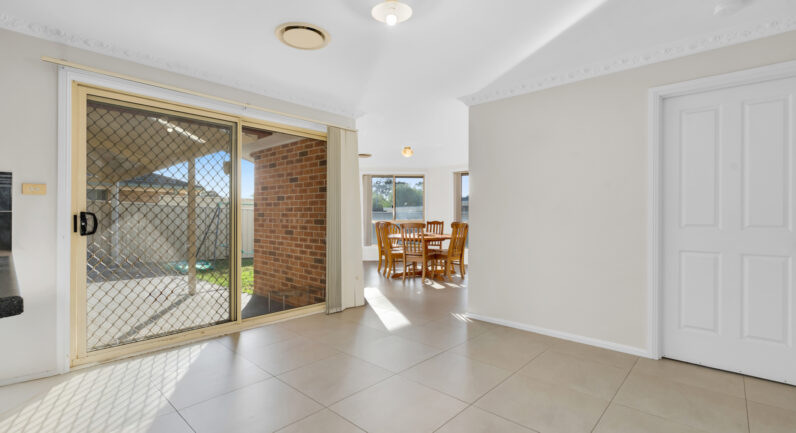 15 Moss Place, St Helens Park NSW 2560