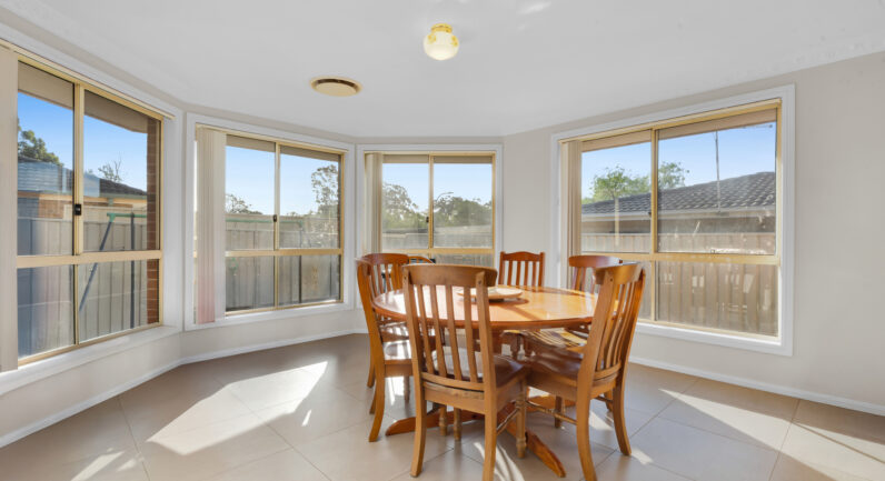 15 Moss Place, St Helens Park NSW 2560