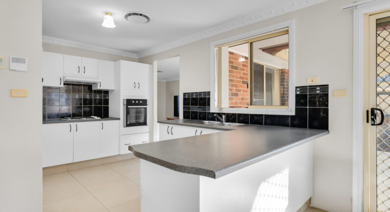 15 Moss Place, St Helens Park NSW 2560