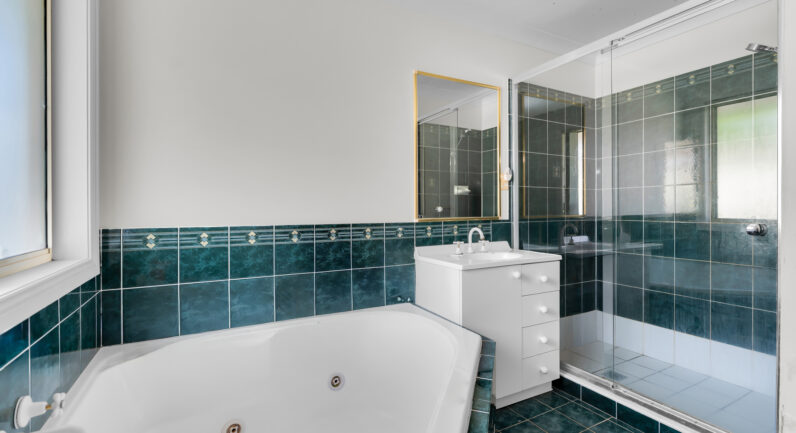 15 Moss Place, St Helens Park NSW 2560