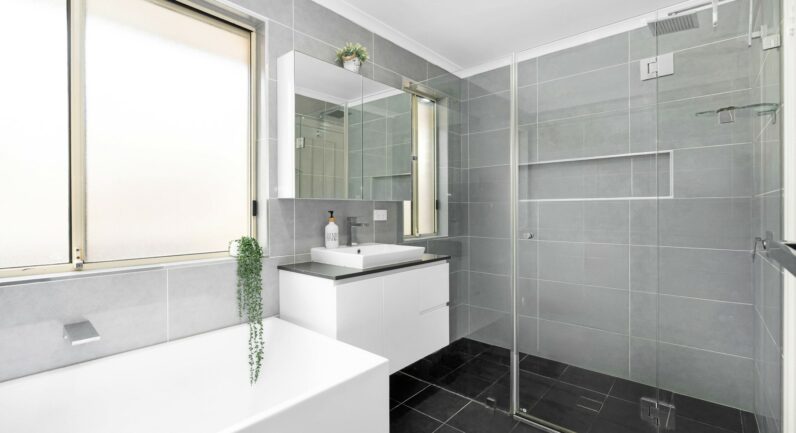 11 Carbasse Crescent, St Helens Park NSW 2560
