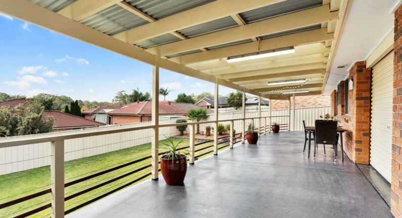 11 Carbasse Crescent, St Helens Park NSW 2560