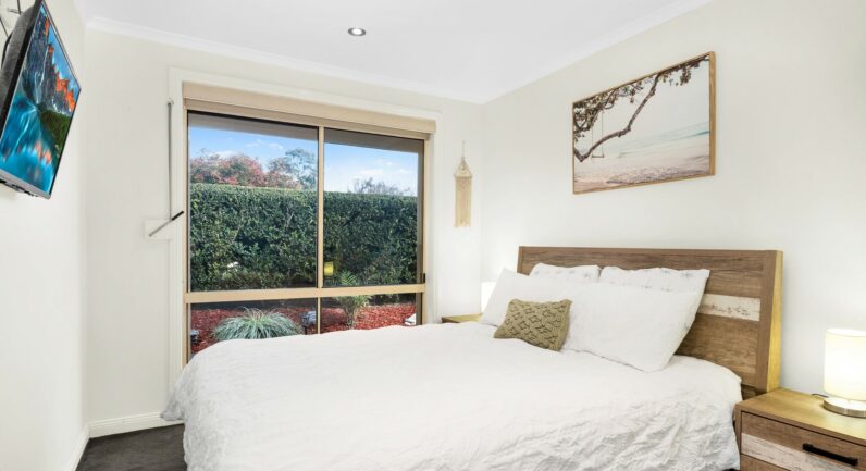 11 Carbasse Crescent, St Helens Park NSW 2560
