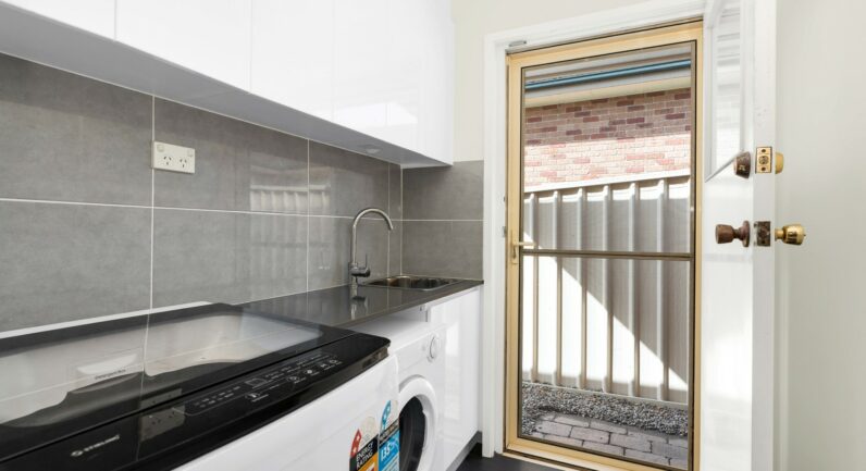 11 Carbasse Crescent, St Helens Park NSW 2560