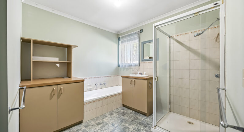 2/521 Sutton Street, Sebastopol VIC 3356