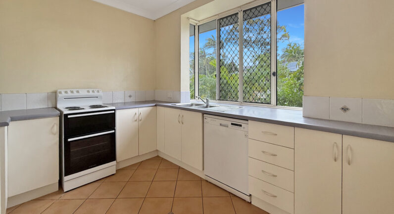 3/6 Hedley Close, Redlynch QLD 4870