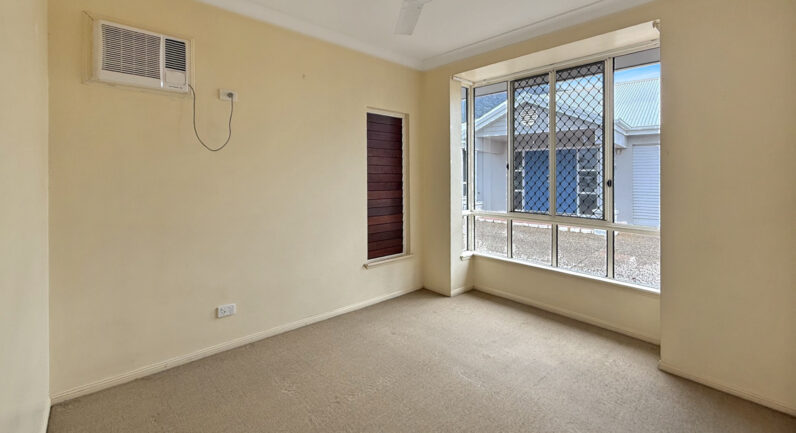 3/6 Hedley Close, Redlynch QLD 4870