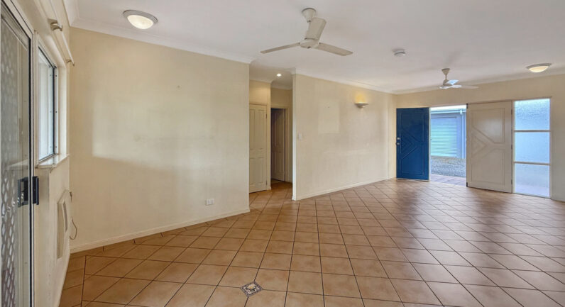 3/6 Hedley Close, Redlynch QLD 4870