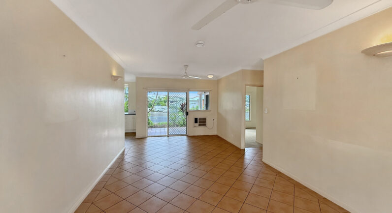 3/6 Hedley Close, Redlynch QLD 4870