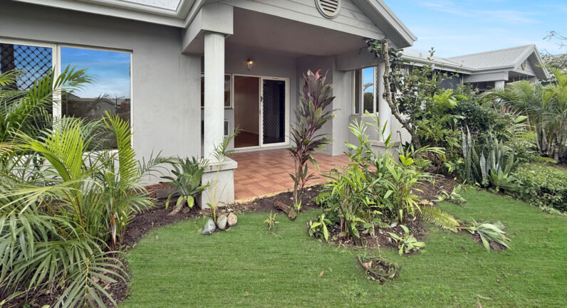 3/6 Hedley Close, Redlynch QLD 4870