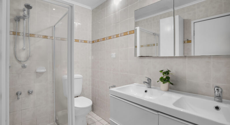 5 Dan Street, Campbelltown NSW 2560