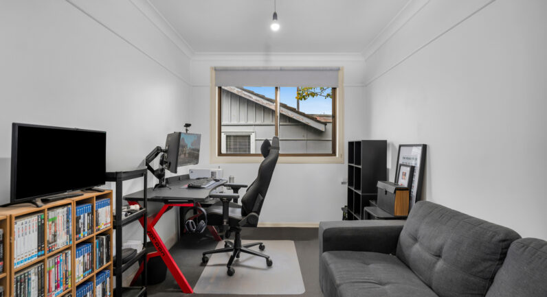 5 Dan Street, Campbelltown NSW 2560