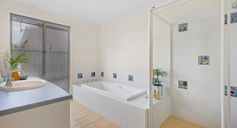 9 Kerry Way, Invermay Park VIC 3350