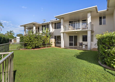 2/1 Laguna Place