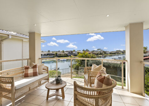 2/1 Laguna Place