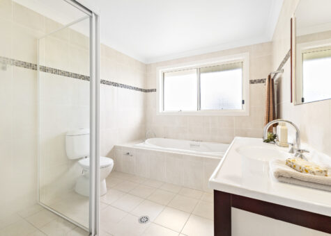 2/1 Laguna Place