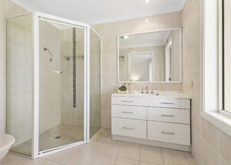 2/1 Laguna Place