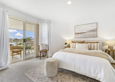 2/1 Laguna Place